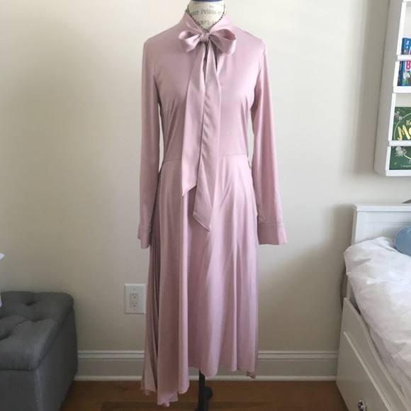 Dresses & Skirts - NWOT Pink Dress With accordion style🌸Size Medium